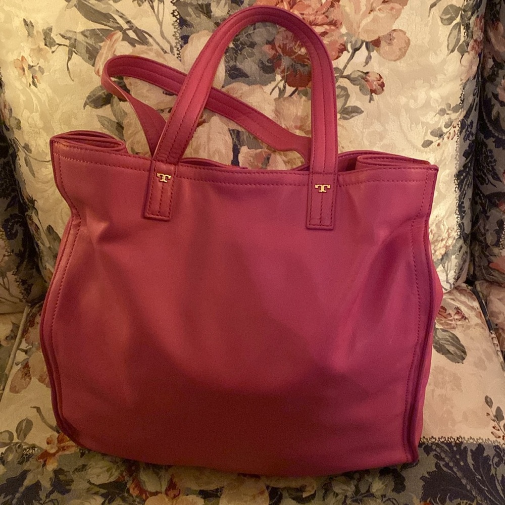 TORY BURCH LG LEATHER TOTE BARBIE PINK 16” Deep x 15”Wide. NWOT - Picture 11 of 13